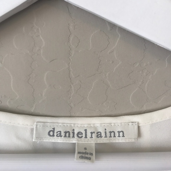 DANIEL Rainn Lace Trim Peasant Blouse - Picture 5 of 6